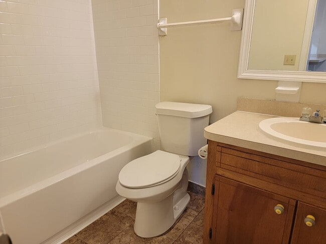 Building Photo - 6242 Ridgegate Cir