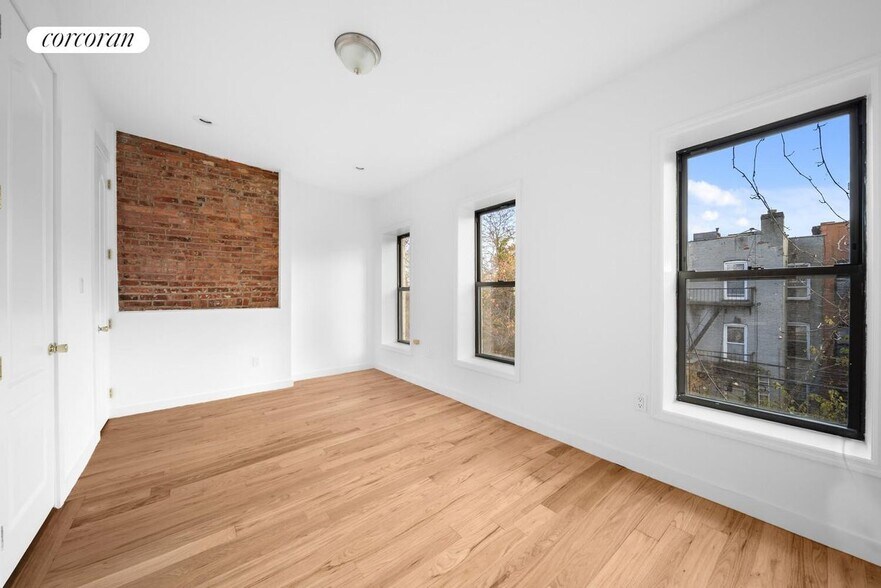 Building Photo - 762 Hancock St