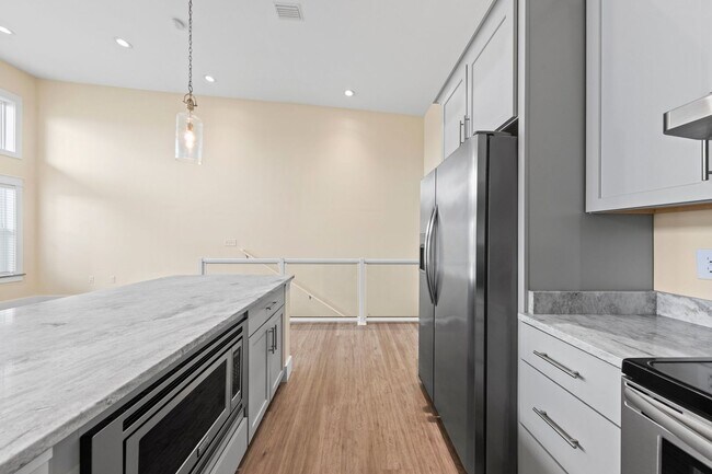 Building Photo - Luxury 3 Bedroom Townhouse on Okaloosa Island!