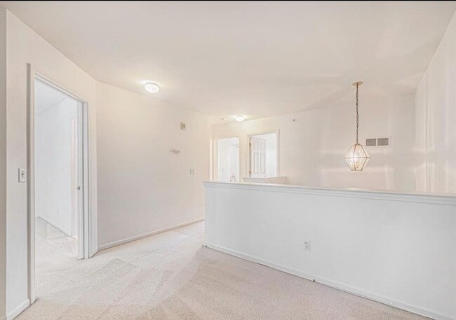 Building Photo - 526 Cherry Orchard Rd