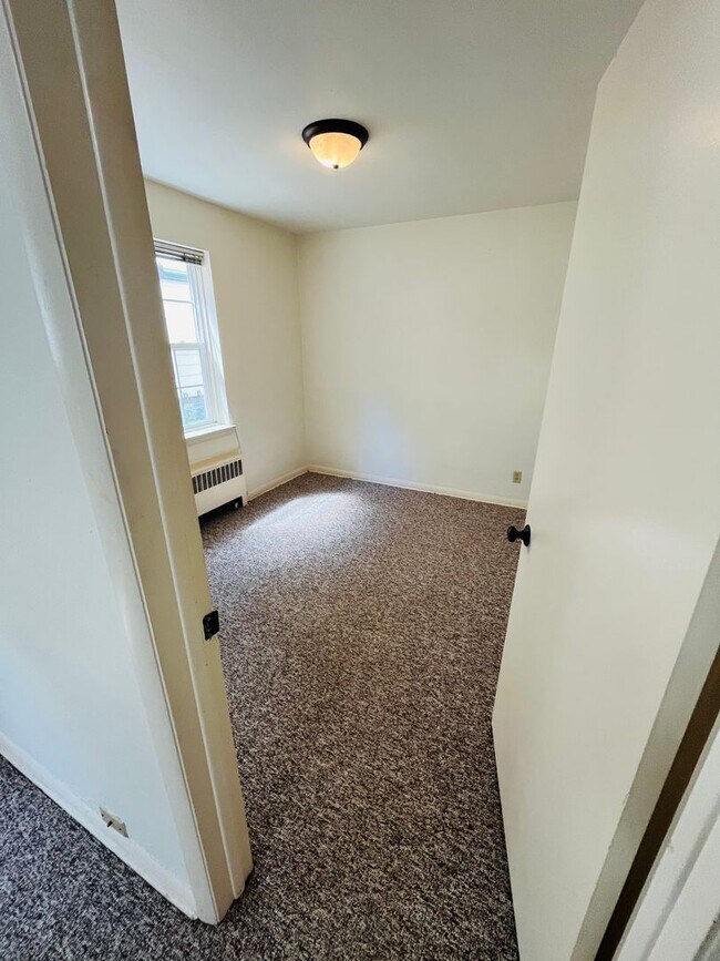 Interior Photo - 135 East Johnson Street