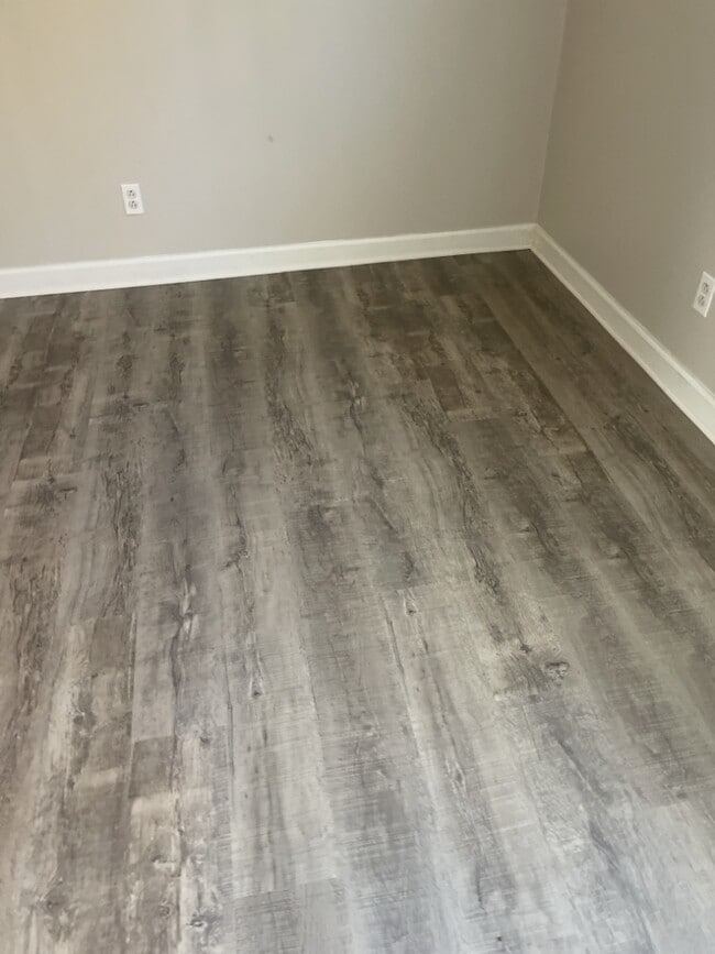 Building Photo - 6105 Trent Dr NW