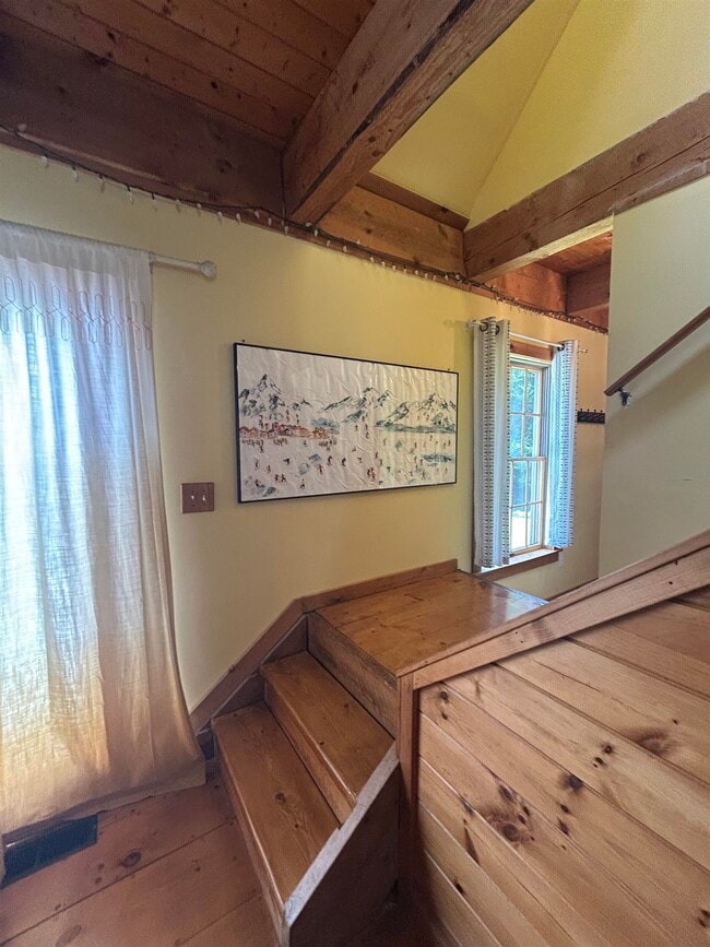 Building Photo - 1595 Healdville Rd