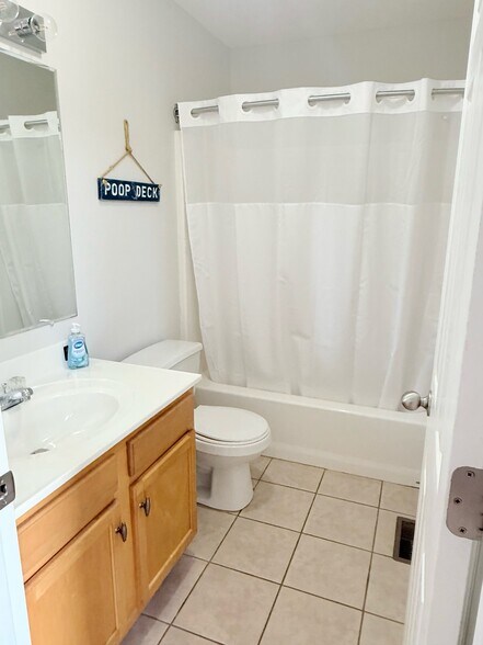 Building Photo - 949 Hideaway Dr