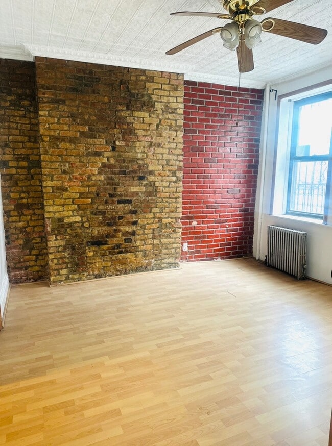 Building Photo - 144 W 9th St