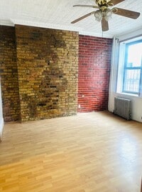 Building Photo - 144 W 9th St