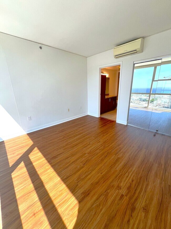 Building Photo - 909 Kapiolani Blvd