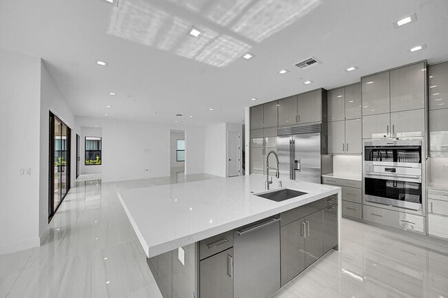 Building Photo - 9979 Migration Pt