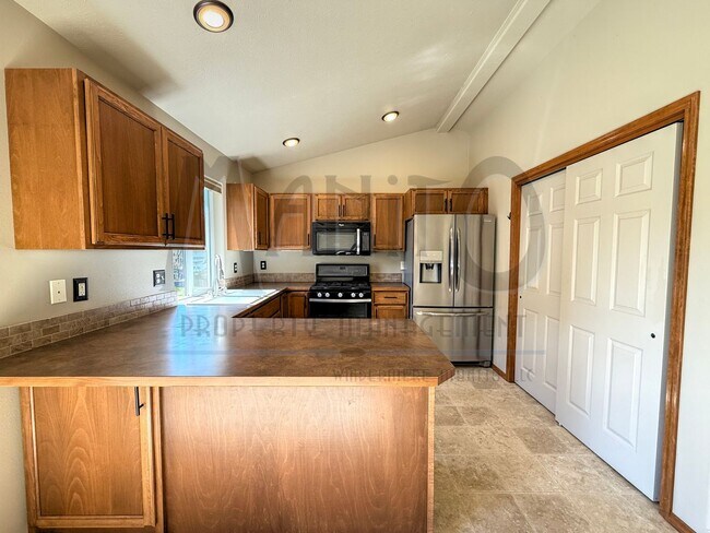 Building Photo - Sprawling Mead Home