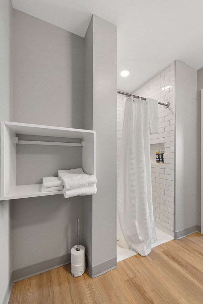 Building Photo - 853 W Blackhawk St