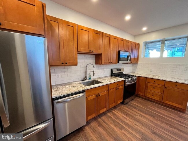 Building Photo - 419 Markle St