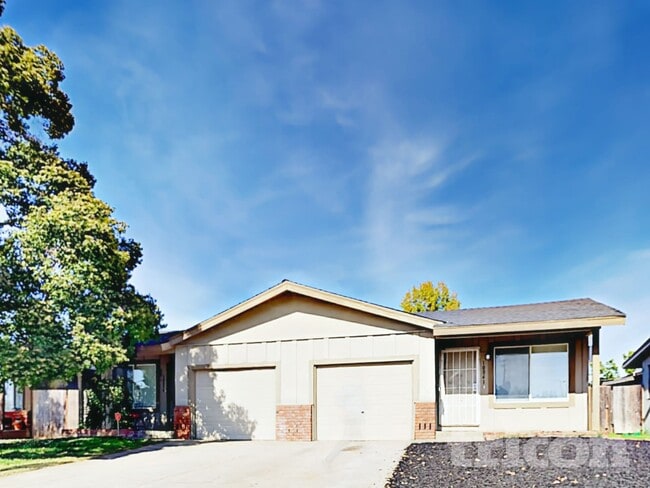 Building Photo - 10061 Lincoln Village Dr