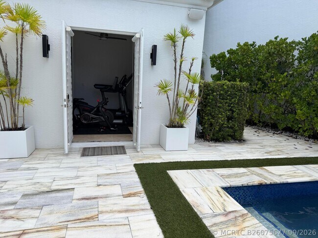 Building Photo - 6493 Enclave Way
