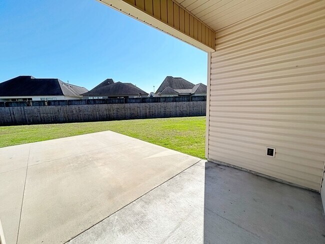 Building Photo - 13968 Malbec Ave
