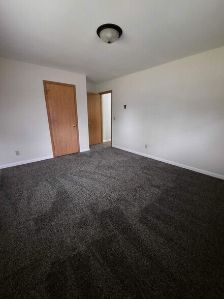 Building Photo - 3135 Runway Ave