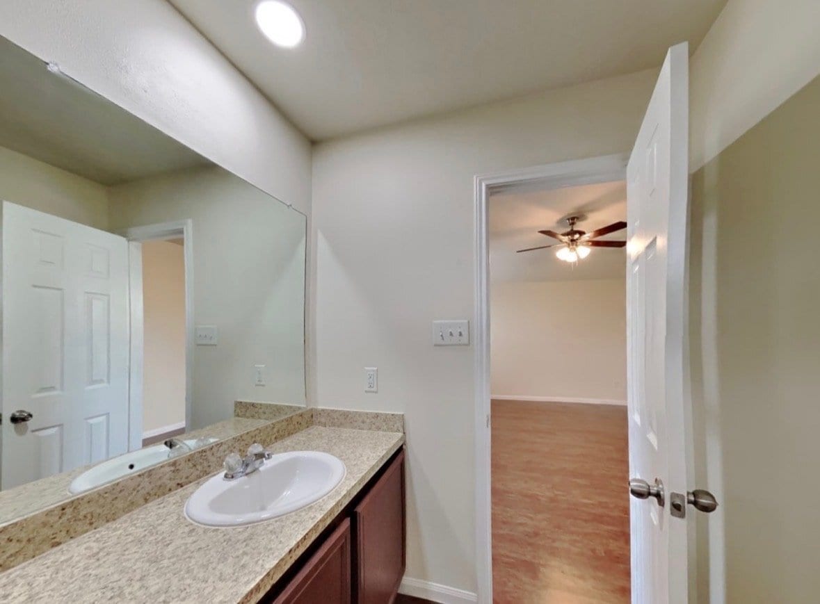 Building Photo - 816 N Piedras St