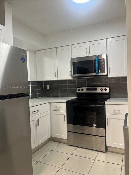 Building Photo - 14931 SW 82nd Ln