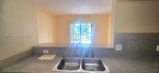 Building Photo - 9300 Fontainebleau Blvd