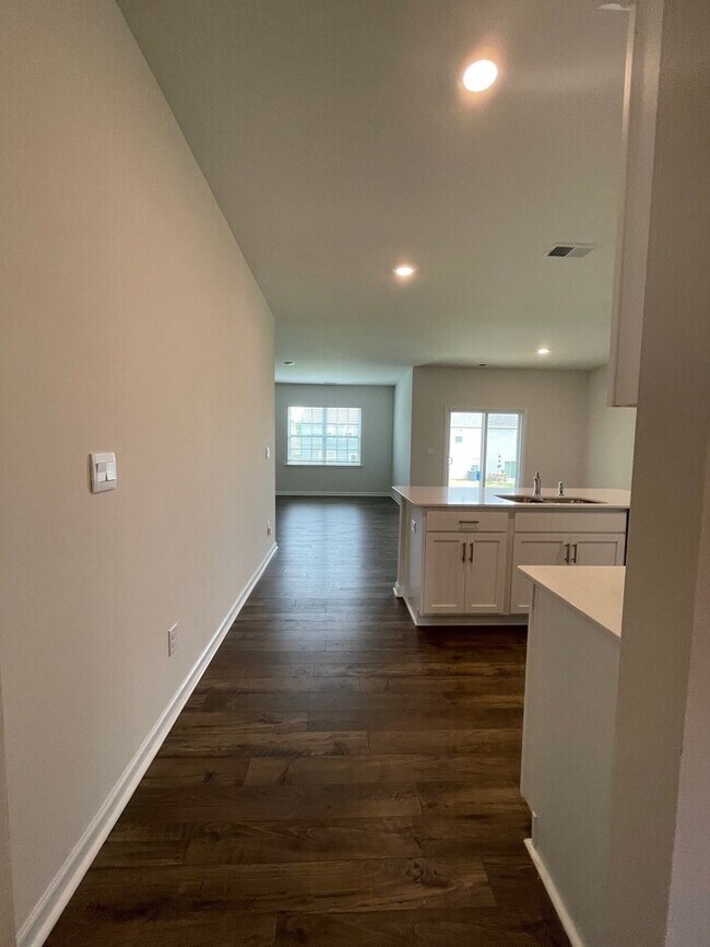 Building Photo - Spacious & Modern Ranch-Style Living