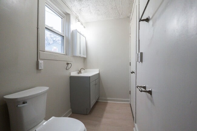 Building Photo - 1224 Cleveland Ave NW