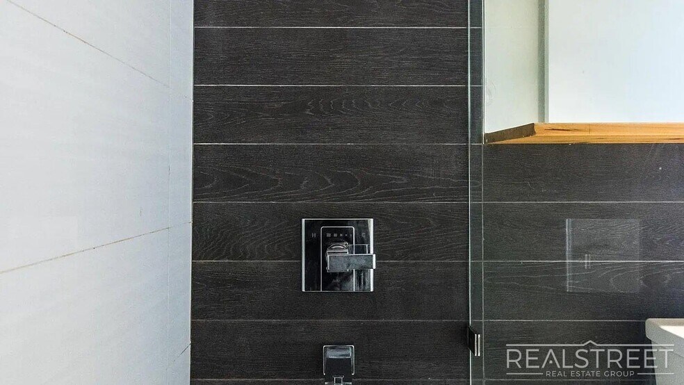 Building Photo - Ten Eyck Street