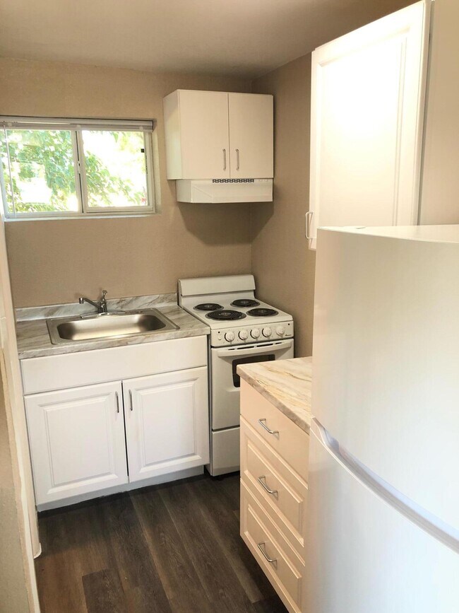 Building Photo - 5008 Sierra Madre Dr