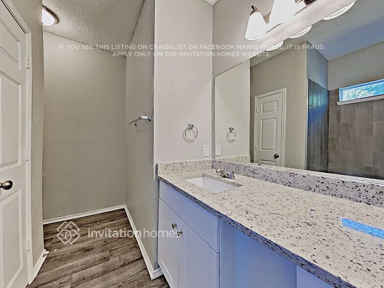 Building Photo - 1060 Pullman Dr
