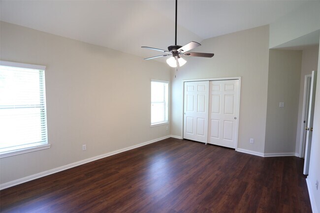 Building Photo - 3327 Summerwood Ln