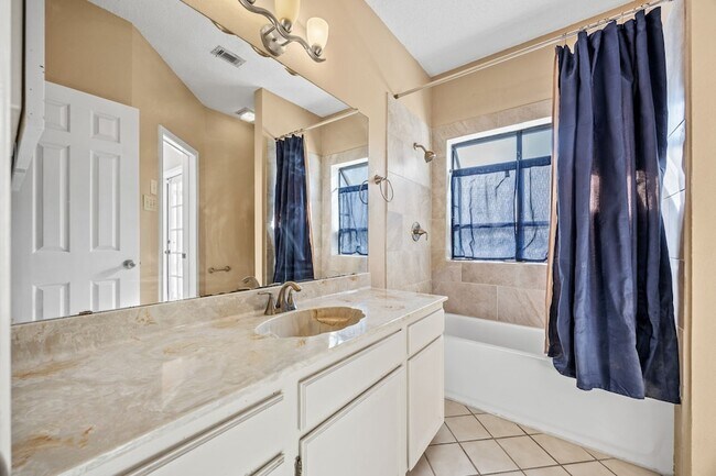 Building Photo - 4800 W Lovers Ln