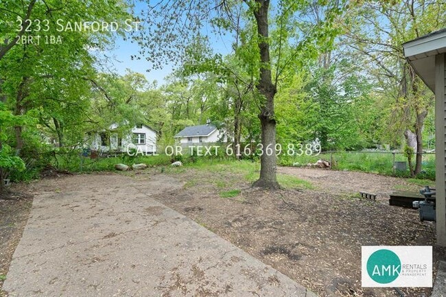 Building Photo - 3233 Sanford St
