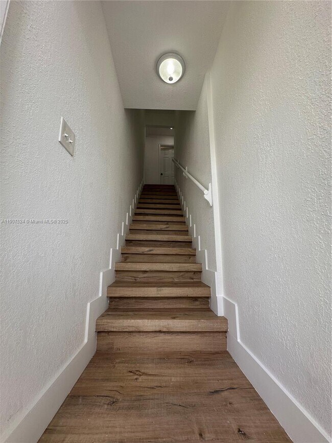 Building Photo - 3123 NW 22nd Ct