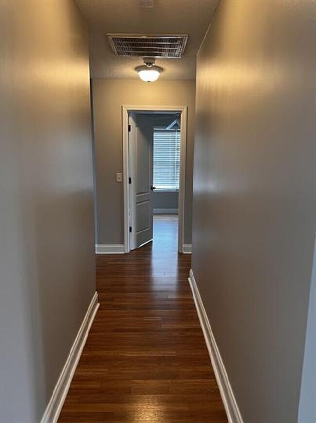 Building Photo - 4 bedroom beautiful home available August 14!!