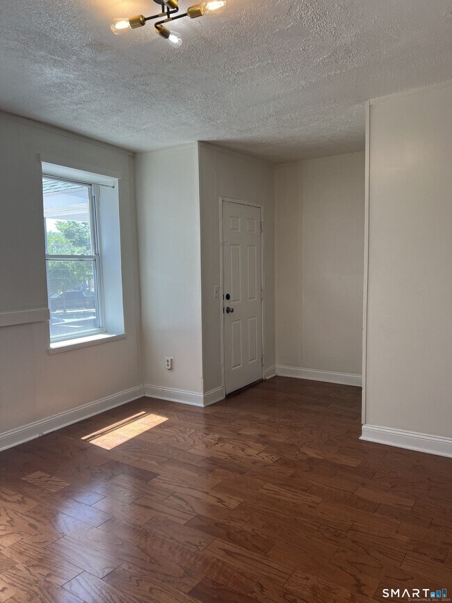 Building Photo - 97 Green St