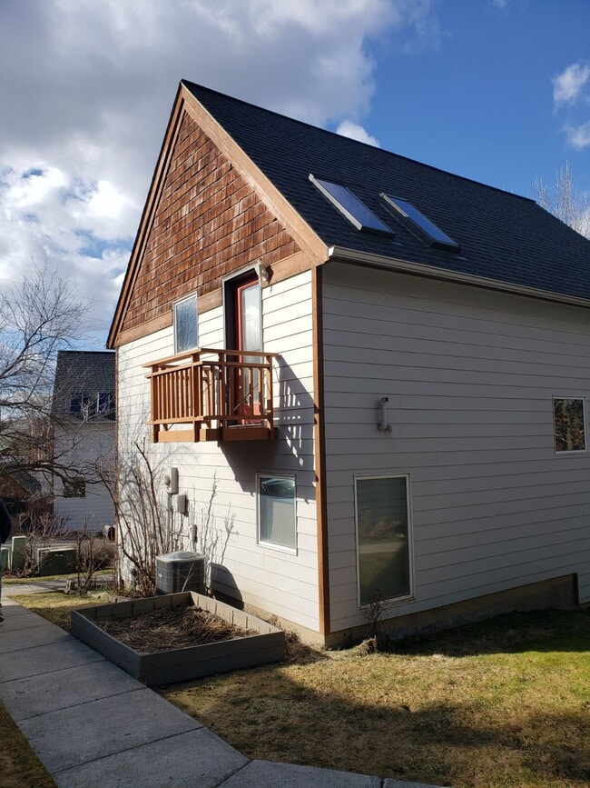 Building Photo - 1415 Pine Cone Rd