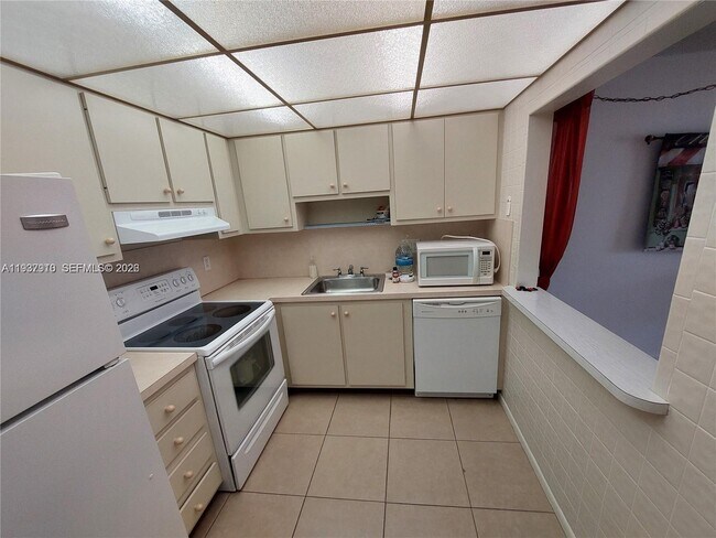 Building Photo - 253 S Cypress Rd