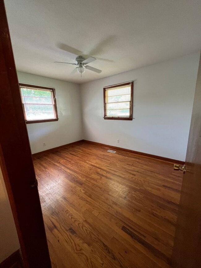 Building Photo - 5014 Unicoi Dr