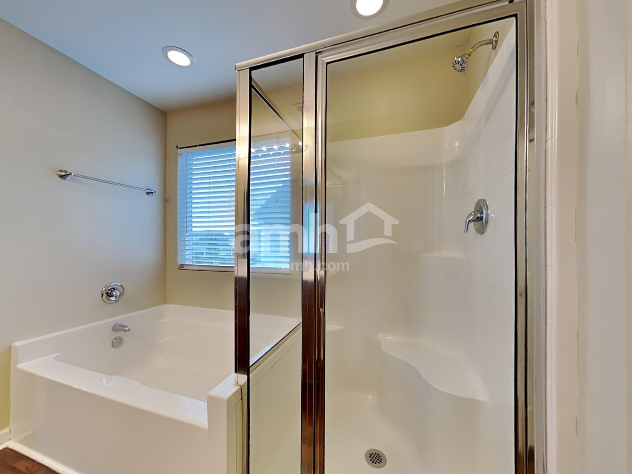 Building Photo - 195 Meadow Wood Rd