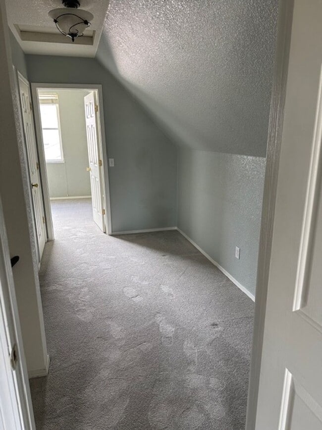 Building Photo - Beautiful House in Canyon Creek