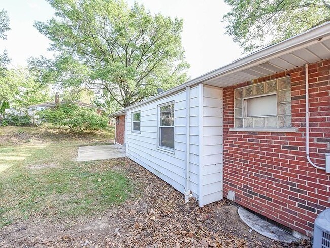 Building Photo - 8483 Hampstead Dr