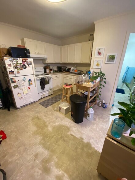 Building Photo - 93 Buell St