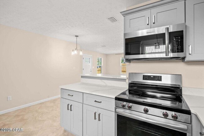 Building Photo - 711 Kirklin Ave