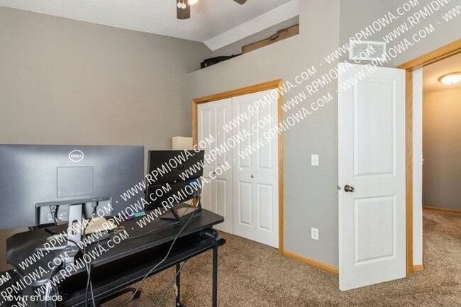 Building Photo - 15227 Alpine Dr