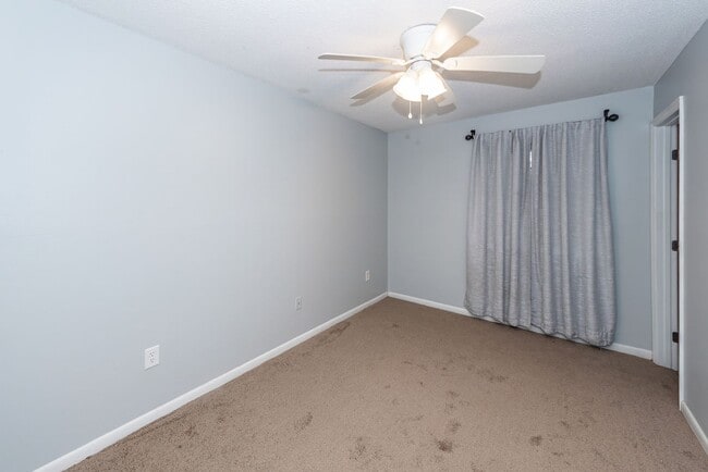 Building Photo - 3 Bedroom 2.5 Bath Condo in Parsonage Poin...