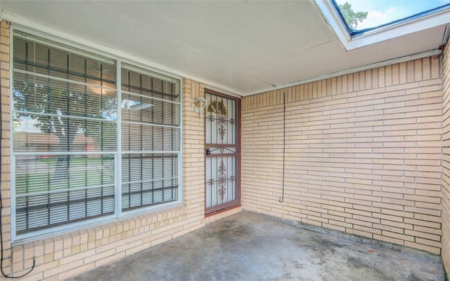 Building Photo - 9526 Balsam Ln