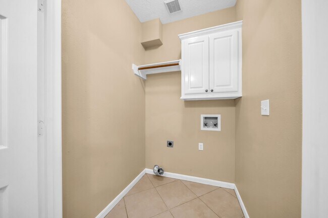 Building Photo - 1213 Oxon Run