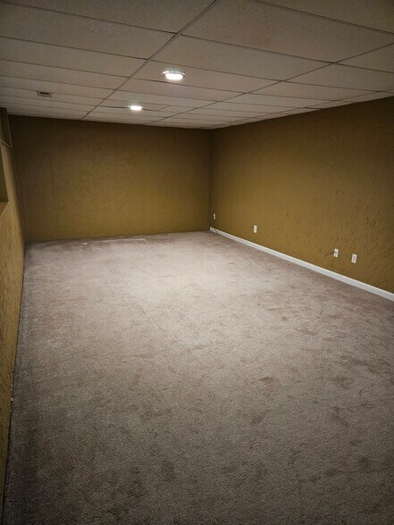 Building Photo - 70 Strawberry Cir