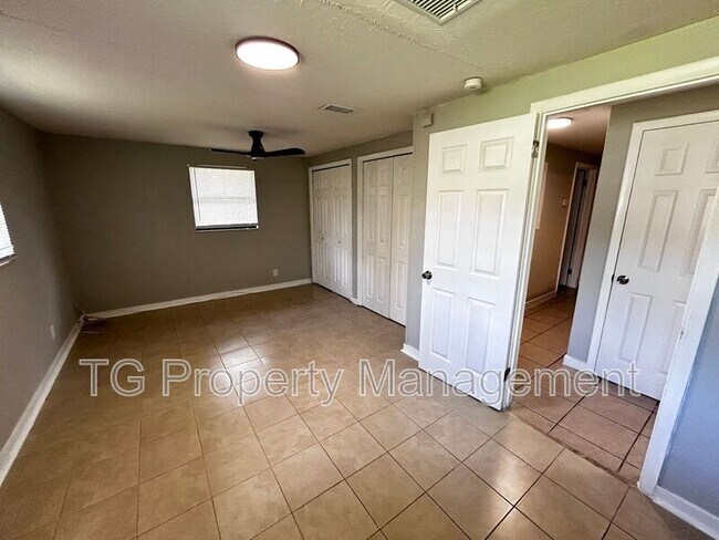 Building Photo - 6855 Hafford Ln
