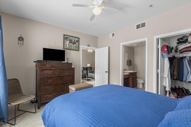 Building Photo - 2801 Chancellorsville Dr