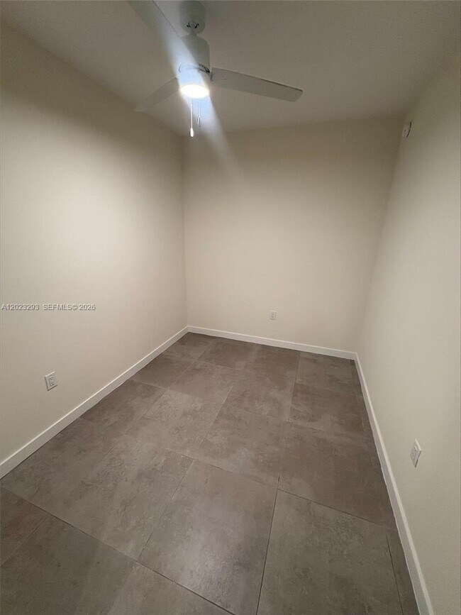 Building Photo - 16395 Biscayne Blvd
