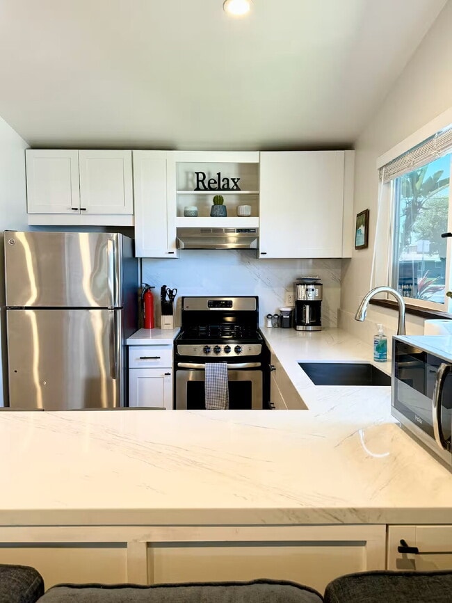 Building Photo - Fully Furnished, Turn Key North Clairemont | Vaulted Ceilings & Private Patio